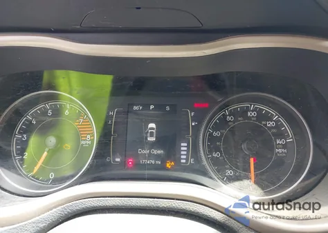 2016 Jeep Cherokee Latitude z USA, uszkodzony, nr VIN 1C4PJMCS0GW345925